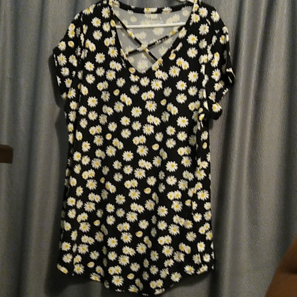Final Price!!! Women's Daisy Print Top